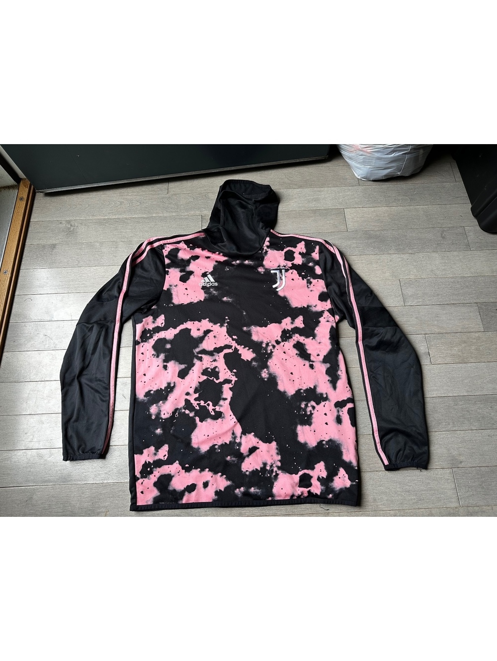 Men’s Adidas Juventus Pink and Black Tie-Dye Hoodie Sweatshirt Soccer Warm up L
